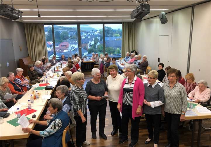 Hilfreiche Hände waren wie immer (v.li.n.re.) Christel Friedrich, Ursula Steines , Annegert Kranz, Irmgard Bous, Irmgard Schäfer, Hildegard Geilen und Inge Stallknecht (nicht auf dem Bild). Foto: Heinz Lempertz