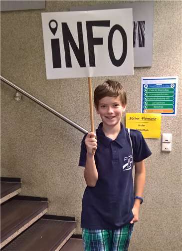 Hilfsbereite Nonnenwerther Schülerinnen und Schüler umsorgten die zahlreichen Gäste.