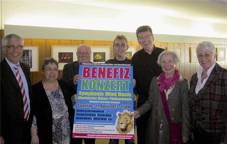 (Hinten): Christian Ullmann David Witsch Frank Wolff (Sekretär), (Initiatoren Rheinische Bläser Philharmonie) und (vorne) Helmut Görgen, Gudrun Mieth-Leichsenring, Ursula Perkams, Rita Bauer, (Vizepräsident), (Past-Präsidentin), (stellv. Bürgermeisterin (Activitybeauftragte) der Gemeinde Wachtberg).Privat