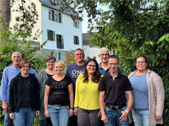 Hinten: Michael Hähn, Heike Ingenhoven, Patric Merz, Ulrich Müller und vorne: Michelle Müller, Jennifer Grayek, Stefanie Hens, Jens Ferdinand, Anna Stendebach).  Foto: VOCAhoLbach!