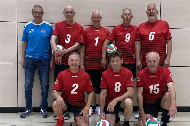 Hinten: Peter Steinborn (Coach), Thomas Möller, Heinrich Wolf, Rolf Wiesmann, Jürgen Roos. Vorne: Fritz Rheinländer, Arthur Murschel, Gerhard Lemm. Foto: HTC, Peter Steinborn