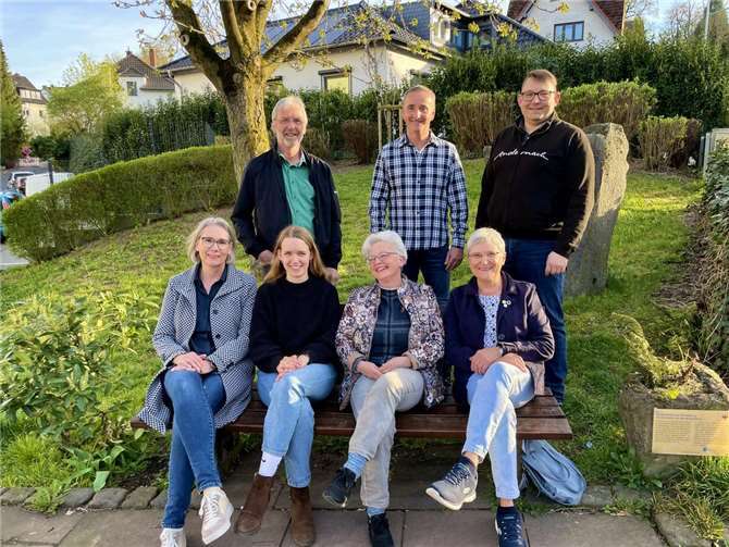 Hinten stehend von links: Peter Schmitz (Schöffe), Michael Rix (Amtmann), Michael Johannknecht (Protokollarius). Sitzend von links: Astrid Boos (Schatzmeisterin), Clara Drolshagen(Schöffin), Andrea Schuh (Schöffin) und Gudrun Altenhofen (Presse). Foto: privat