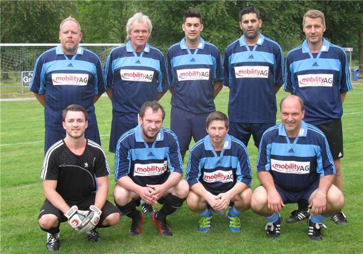 Hinten (v. l.): Jörg Hörter, Jürgen Huth, Jonas Rafique, Nadem Rafique, Kai Flade. Vorne (v. l.): Andreas Seel, Thomas Rachul, Dietmar Groß, Sascha Neitzert. SG Ellingen