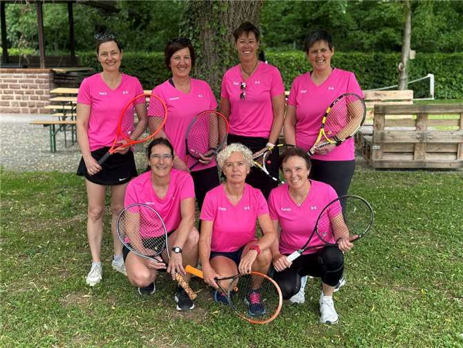 Hinten v. l.: Petra Deuster, Simone Weber, Tanja Auer, Birgit Remy. Vorne v. L: Jasmin Günther, Petra Deboy, Kerstin Kreischer. Foto: privat