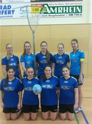 Hinten v. li. n. r: Melanie Rünz, Doreen Dammann, Vanessa Laux, Laura Böckling, Tina Thielen; vorne v. li. n re.: Mona Eichelsbacher, Victoria Rünz, Anne Klein, Lisa Steinhagen. privat