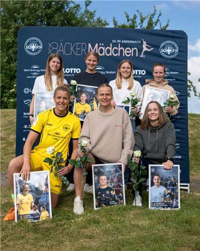 Hinten v.l.: Anna-Lena Leipelt, Marisa Schön, Michelle Reifenberg, Leonie Stöhr sowie vorne v.l.: Laura van der Laan, Alina Wagner, Carolin Dillenburg. Foto: SG 99 Andernach