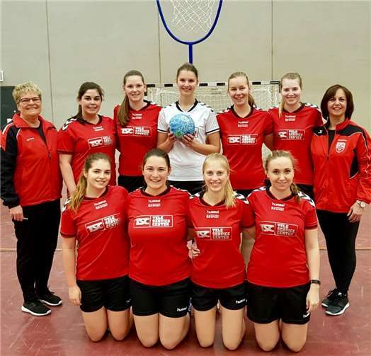 Hinten (v.l.): Heike Balmes, Mona Eichelsbacher, Vanessa Laux, Tina Thielen, Melanie Rünz, Laura Böckling, Christiane Eichelsbacher; vorne: Lisa Steinhagen, Anne Klein, Andrea Bruchhof, Victoria Rünz. Foto: TuS Kettig