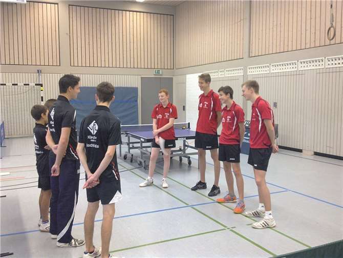 (Hinten v.l.) Janek Sprengart, Daniel Zacharias, Niclas Ott und Tom Krzeminicki von der ersten Jugendmannschaft.privat