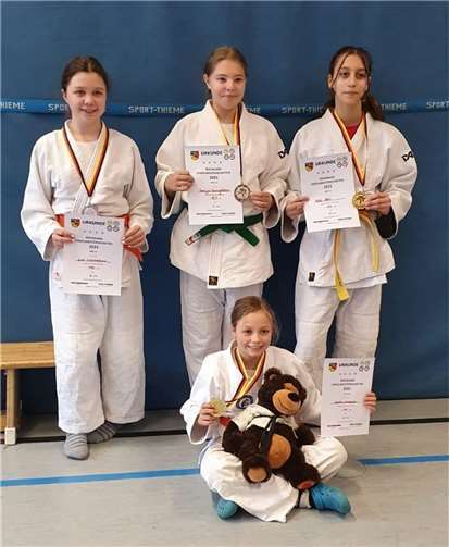 Hinten v.l.: Lia Limbacher, Ronja Nengelken, Hilal Akti. Vorn: Laura Limbacher.Foto: privat