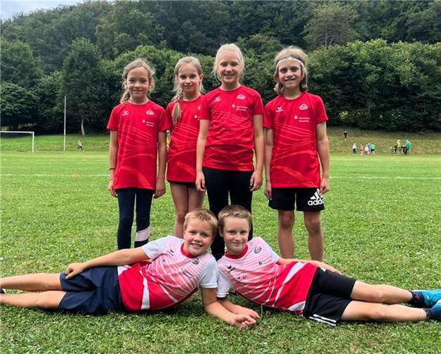 Hinten v.l.: Sophie Medinger, Madelaine Hohn, Marleen Isaak, Leo Lesum; vorne v.l.: Timo Lehnert, Aaron Müller  Foto: VfL Waldbreitbach