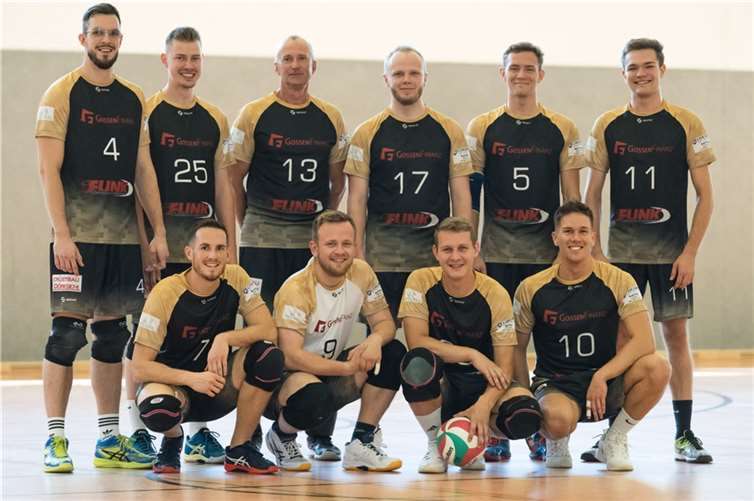 Hinten v.li. Matthias Dyck, Benni Wall, Sergej Siemens, Marcel Peters, André Bergen und Georg Bergen sowie vorne v.li. Daniel Dyck, Oliver Peters, Nathan Bergen und Manuel Dyck. Foto: TV Rengsdorf