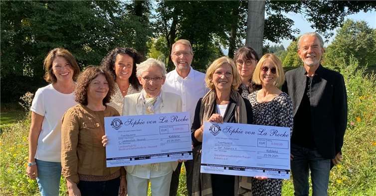 (Hinten v.l.n.r.) Gaby Schuster, Iris Kocak-Laue (beide LC La Roche), Paul Krumholz (GC Rhein-Wied), Gabriele Bister, Jürgen Kuhn (beide LC La Roche).(Vorne) Irene Klank-Wirbelauer, Martina Henrich-Kleyer (beide Blindenschule), Petra Assenmacher, Stefanie Coopmeiners (beide SkF).Foto: Lions Club Koblenz Sophie von La Roche
