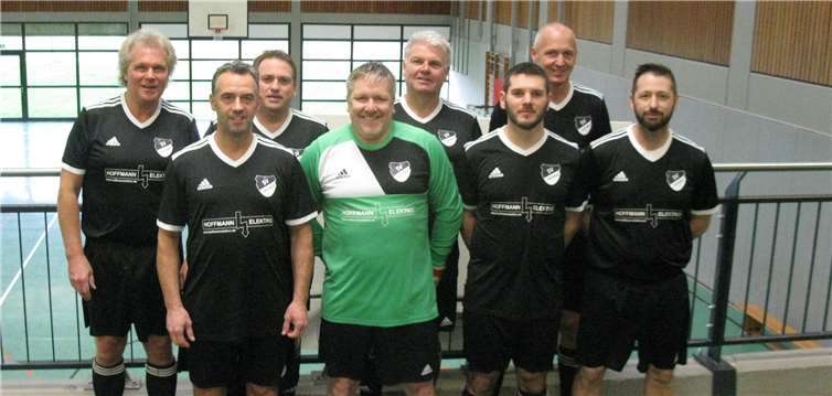 Hinten von links: Jürgen Huth, Markus Ehgartner, Bernd Kambeck und Thomas Groe. Vorne von links:Andreas Bahn, Thomas Zickenheiner, Thorsten Schmitt und Michael Petkovski. Foto: Verein