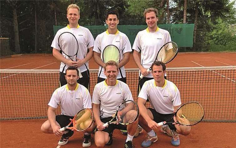 (Hinten von links) Raphael Kalnicki, Thomas Stockhausen und Stefan Saatmann sowie (vorne von links) Martin Elzer, Teammanager Ingo Böhme und Michael Vomland. privat
