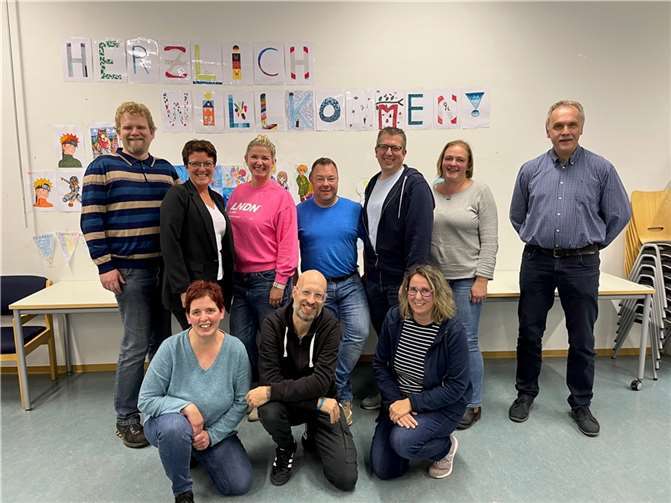 Hinten von links: Thorsten Chalas, Bianca Baldes (Schulelternsprecherin), Isabella Gülden, Dirk Müller, Volker Hansen (Stellvertreter), Andrea Fabritius, Hans Baums; vorne von links: Silvia Falkenbach, Benjamin Bratke, Jutta Pataky-Pint  Foto: Erich-Klausener-Gymnasium Adenau