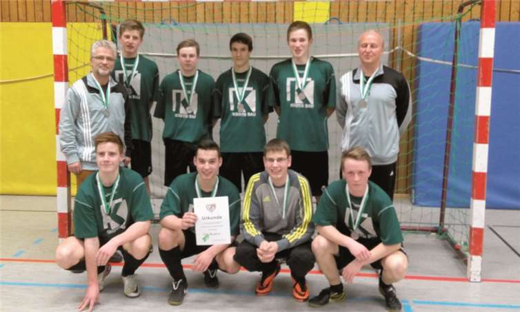 (Hinten von links) Trainer Gerhard Wagner, Jonas Krautkrämer, Nils Kraef, Felix Liesenfeld, Jonas Rottländer und Trainer Norbert Wetzstein sowie (vorne von links) Maximilian Zerwas, Christian Staaden, Philipp Horn und Jörn Viebranz.privat