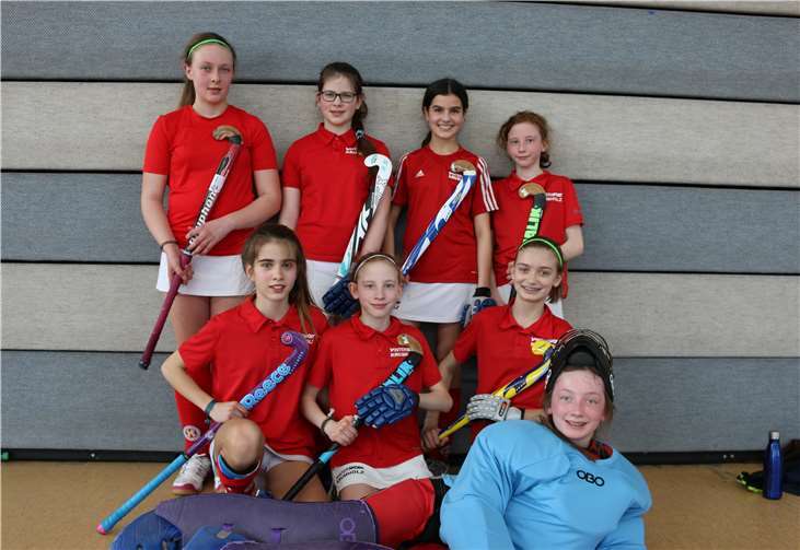 Hinten von links nach rechts: Aurelia Dawidek, Luise Samtleben, Helena Ashraf, Claire Jansen; Mitte kniend: Louisa Geltz, Louise Jansen, Carla Dietz; Vorne liegend: Emily Rüth. Privat