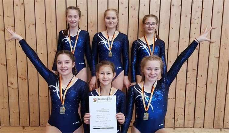 Hinten von links nach rechts: Nika Flato, Alice Büter, Annika Gotzen; vorne: Lena Ellinger, Michelle Herbershagen, Jana Hausch. Foto: Goethe-Gymnasium