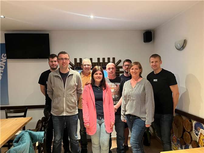 Hintere Reihe: Andreas Ackermann, Markus Nikolay, Florian Gammel und Andreas Graf. Vordere Reihe: Dirk Keldenich, Annika Braun, Verena Distelrath und Simon Schmitz Foto: privat