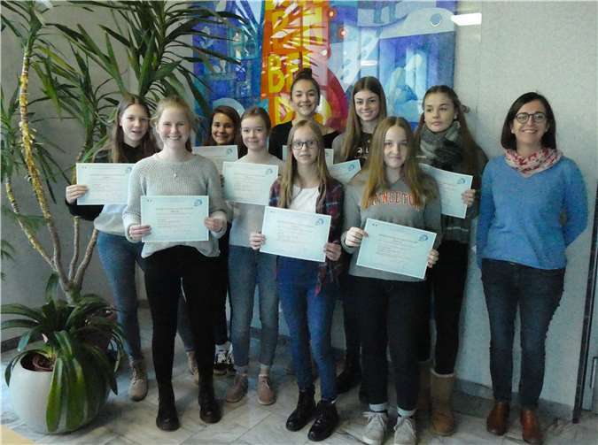 Hintere Reihe: Corinna M., Lilly J.,Sarah W., Laura W., Emilia M., Karine Hannuschke. Vordere Reihe: Luisa P., Lara R., Amelie W. und Stefanie H. Foto: privat