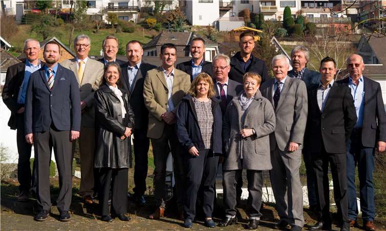 Hintere Reihe: Friedel Dommermuth, Peter Graupner, Torsten Krümmel, Alexander Beselin, Marcus Rott, Thomas Schrahn, Werner Schäfer, Marcel Weber, Thomas Neumann, Günter Matzat. Vordere Reihe: Andres Buss, Elisabeth Sörgel, Claudia Herrmann, Doris Neifer, Kurt Pape, Sebastian Müller. Foto: privat