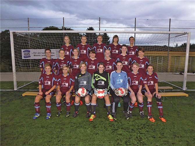 Hintere Reihe: Leonie Klein, Annika Mintenig, Simone Gügel, Stefanie Morian, Janina Franzen;Mittlere Reihe: Paulina Sauerborn, Aline Göbel, Kathi Marth, Sandra Wend, Julia Strubel, Katharina Reuter, Tanja Dohr; Vordere Reihe: Chantal Euskirchen, Victoria Schlüter, Lisa Moitzfeld, Tamara Moitzfeld, Christine Müller, Janny Lenerz, Mareike Gotto. Es fehlen: Irina Becker, Christina Bohr, Nadine Breitbach, Maria Brennecke, Sabine Haupt, Lydia Ibald, Claudia Jann, Saskia Klüppel, Luisa Kreuser, Lisa Petry, Simone Schröder, Kristina Schwuchow, Hannah Steffens, Samira Theis und Janina Welter.privat