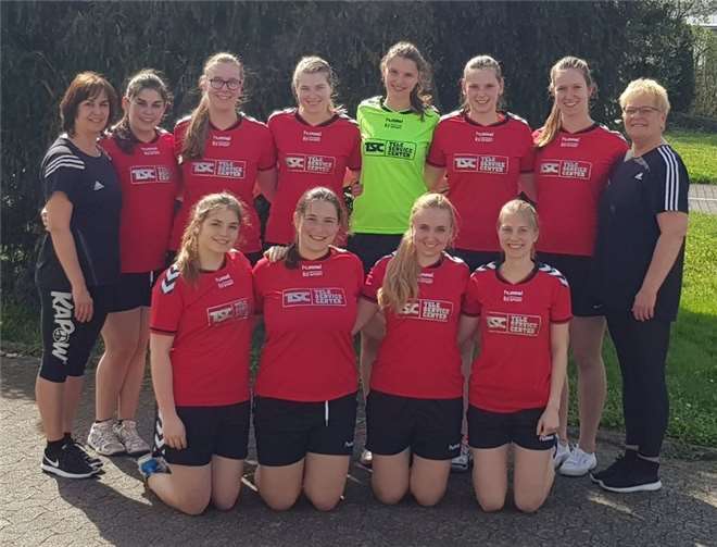 Hintere Reihe: Trainerin Christiane Eichelsbacher, Mona Eichelsbacher, Melanie Rünz, Laura Böckling, Tina Thielen, Vanessa Laux, Doreen Dammann, Trainerin Heike Balmes und vordere Reihe: Lisa Steinhagen, Anne Klein, Victoria Rünz und Andrea Bruchhof. privat