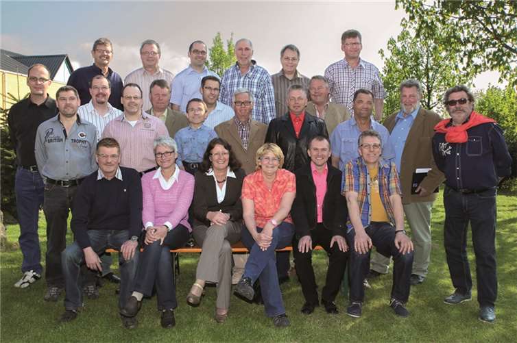 Hintere Reihe: Uwe Falkenburg, Harald Puschke, Karsten Letschert, Udo Born, Markus Eul, Andreas Kroll; mittlere Reihe: Dennis Lehnert, Axel Lehnert, Jens Rockenfeller, Dirk Hoffmann, Thomas Braasch, Harald Berndt, Marco Jung, Erwin Morgenstern, Reno Gansow, Axel Born, Gerhard Kalek, Klaus Wloch, Wolfgang Höltke, vordere Reihe: Volker Launspach, Sabine Klappert, Rita Lehnert, Regine Kreyer, Peter Olejnik, Klaus Puderbach. privat
