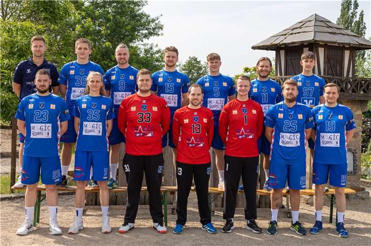 Hintere Reihe v.l.: Co-Trainer Sebastian Hausen, Jannik Walter, Simon Bednarz, Antonio Cacic, Konstantin Hramov, Robert Czapla, Lars Frerk. Vordere Reihe v.l.: Simon Bönder, Lucas Siedenkamp, Julian Dannenberg, Fabian Unkel, Kevin Weiß, Michel Buchwald (hat den Verein mittlerweile verlassen), Philipp Stuntz. Es fehlen: Spielertrainer Tim Binnes, Sebastian Heßler, Dominik Stuntz..Foto:Dietmar Walter photographyBad H/Copyright:dietmarwalter|photography