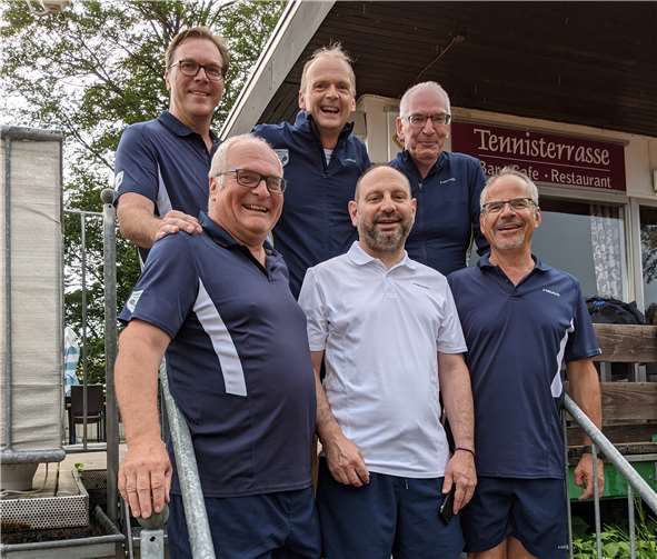 Hintere Reihe (v.l.): Joachim Heinzberger, Martin Ringkamp, Helmut Gehres. Vordere Reihe (v.l.): Markus Sauter, Jörg Roth, Bernd Rosenstein. Es fehlen Uwe Disselhoff, Uwe Hartstang und Peter Hack. Foto: privat