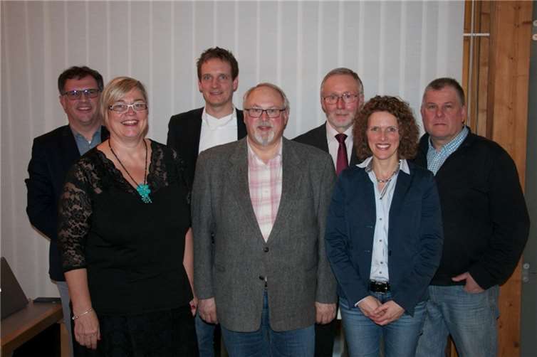 Hintere Reihe v.l.: stellvertretender Vorsitzender Dieter Schmidt, Beisitzer Björn Wagner, Vorsitzender Karl-Heinz Carle, Beisitzer Uli Golla; vordere Reihe v.l.: Finanzwartin Michaela Buchart-Carstens, Beisitzer Joachim Konzern, Schriftführerin Andrea Schmidt.  Stadtsportverband Rheinbach