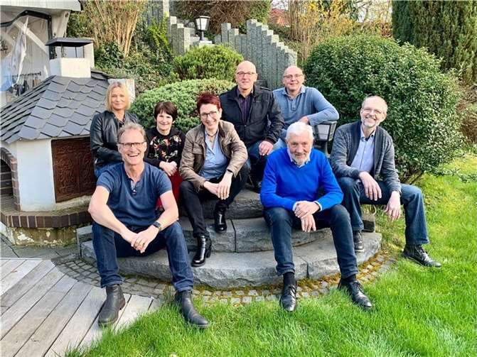 Hintere Reihe v.l.n.r.): Sabine Barthel, (Beauftragte für neue Medien), Anja Roth (Schriftführerin), Janete Egenolf (Schatzmeisterin), Dirk Girke (Event-Manager) und Christoph Kuhl (2.Vorsitzender), sowie (vordere Reihe v.l.n.r.) Alexander Jaß (Geschäftsführer), Erwin Krekel (Fundraising-und Sponsoring-Beauftragter) und Michael Kien (1.Vorsitzender).