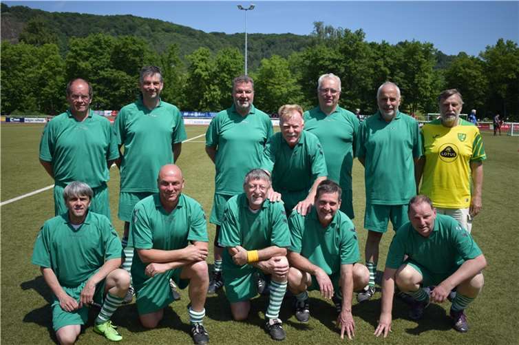 Hintere Reihe von links: Hugo Reiß, Lothar Behrens, Alois Sieburg, Franz-Josef Schüller, Thomas Rohde, Helmut Schulze, Günter Fuchshofen. Vordere Reihe von links: Karlheinz Wolter, Stephan Schumacher, Rolf Kleebach, Markus Schnurpfeil, Guido Hahn Foto: privat