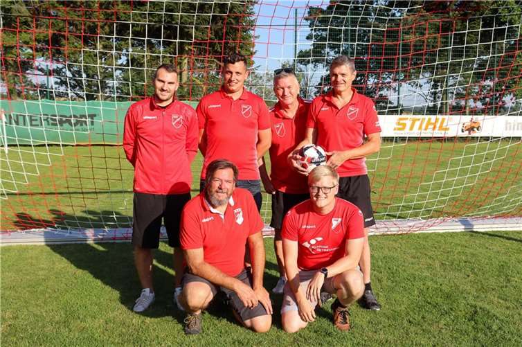 Hintere Reihe von links nach rechts: Nils Klatt, Dominik Bolde, Ralf Ellmer, Dirk Illgner. Vorne, knieend: Stephan Faber, Philip Wiesemann. Foto: SV Rot-Weiß Dünstekoven e.V.