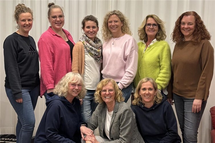 Hintere Reihe von links nach rechts: Tatjana Kampmann, Jessica Witsch, Carolin Weißbeck, Sonja Hübinger, Petra Vogt, Ulrike Prüter–WinandVordere Reihe von links nach rechts: Karina Weißbeck, Petra Mertens, Silke Pies