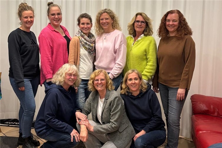 Hintere Reihe von links nach rechts: Tatjana Kampmann, Jessica Witsch, Carolin Weißbeck, Sonja Hübinger, Petra Vogt, Ulrike Prüter–WinandVordere Reihe von links nach rechts: Karina Weißbeck, Petra Mertens, Silke Pies