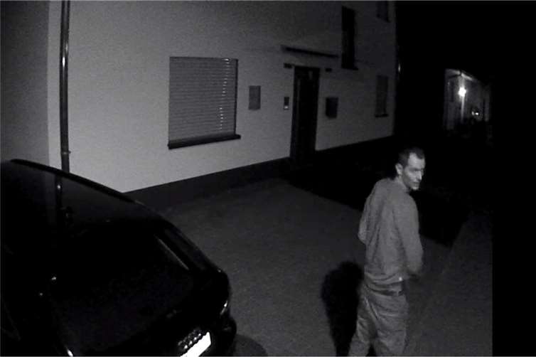 Hinweise bitte an die Polizei Mayen 02651/8010