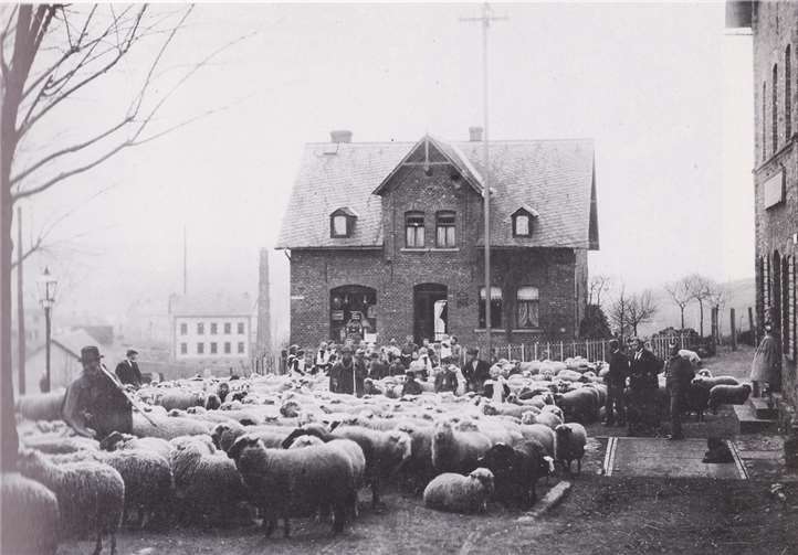 Historische Fotos werden aktuellen gegenübergestellt. Diese Bilder zeigen die Westerwaldstraße/Rathausstraße einst...Fotos: Archiv/Privat