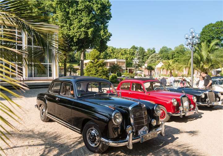 Historische Mercedes-Fahrzeuge schmücken den Kurpark mit blitzendem Chrom. Dominik Ketz