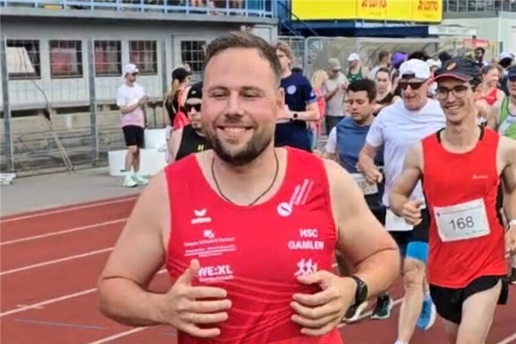 Hitzeschlacht am Freitag - 19.6.26 - beim 10.000 m - Lauf auf dem Koblenzer Oberwertzh - Tim Zimmer.