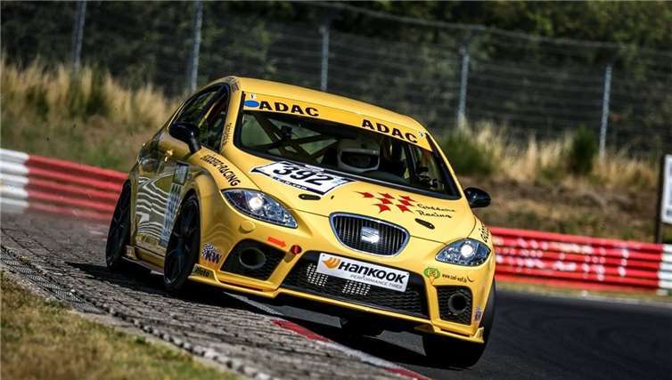 Hitzeschlacht in der „Grünen Hölle“ - mit dem neu aufgebauten Seat Leon Cupra GR war das Wachtberger Team bestens gerüstet.privat