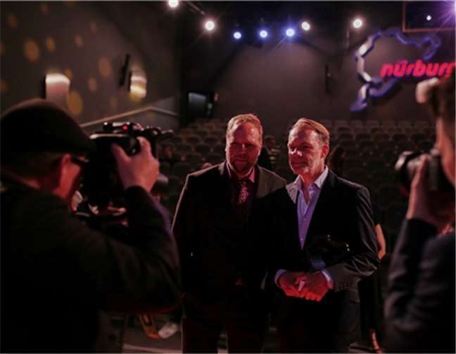 Hobby-Rennfahrer Smudo und Preisträger Gregor Gründgens (Vodafone).