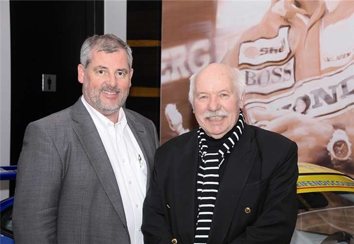 Hobbyrennfahrer und IHK Präsident Manfred Sattler (l.) ist der neue Vorsitzende des Vereins „Freunde des Nürburgring“ und Rennsportfan und Motorjournalist (VdM) Klaus Ridder (r.) aus Siegburg hat das Amt des Pressesprechers übernommen. privat