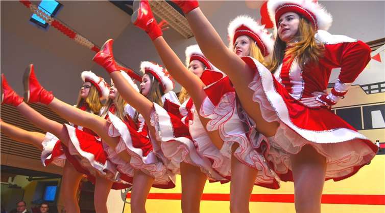 Hoch das Bein hieß es für die Mädchen der Prinzengarde. HEP