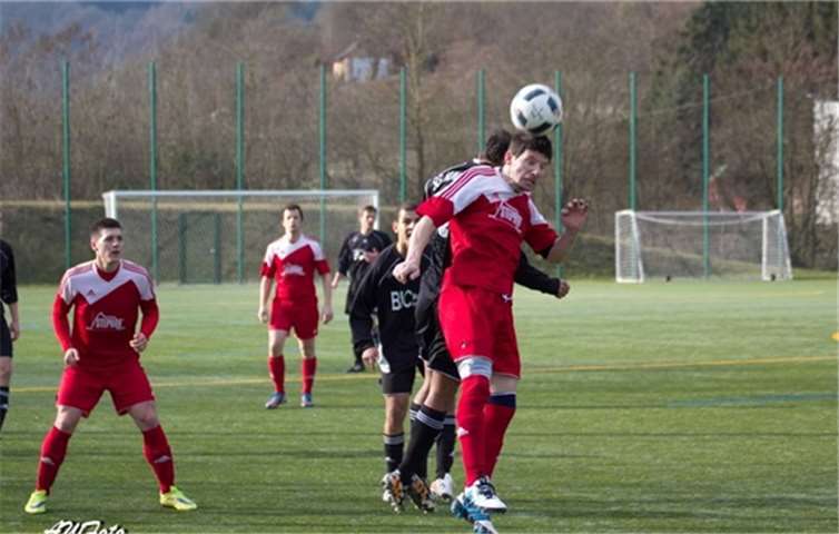 Hoch her ging es in der letzten Begegnung zwischen dem VfL Bad Ems und der SG Hundsagen. privat