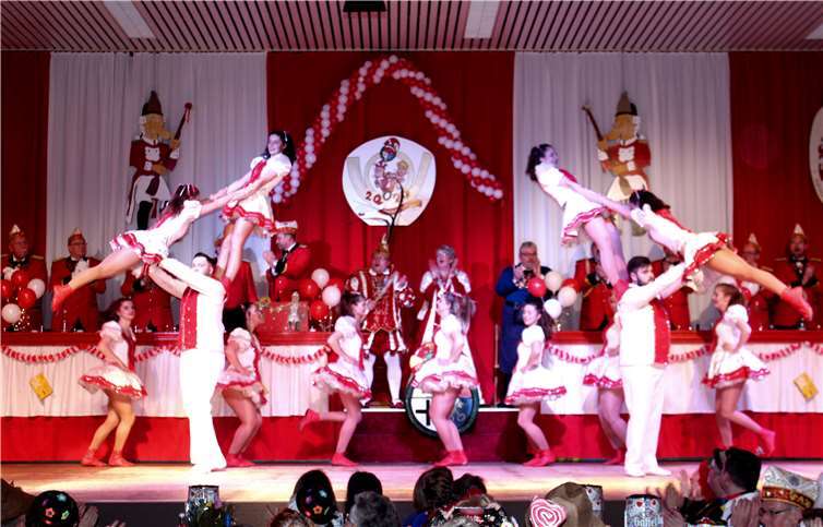 Hoch hinaus ging es bei der Erpeler Prinzengarde, einem der Höhepunkte der Prunksitzung.