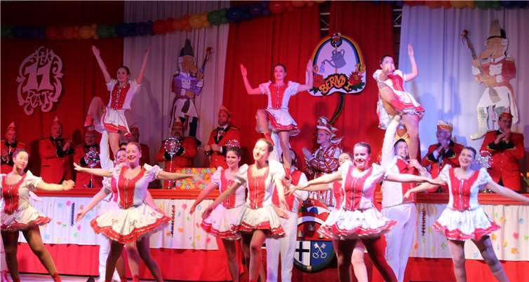 Hoch hinaus ging es beim Gardetanz der Prinzengarde. Fotos: DL