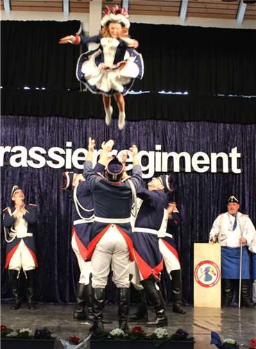 Hoch hinaus ging es für Kürassier-Mariechen Julia Macht.