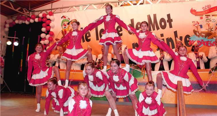 Hoch hinaus, wenn auch nicht ganz bis zu einem „Wolkeplatz“, bauten die „Tanzmäuse“ ihre Abschluss-Pyramide. Fotos: DL