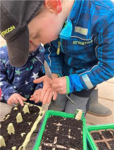 Hoch konzentriert wurden die kleinen Beete angelegt.